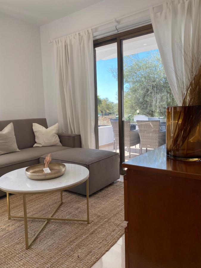 Phaedrus Living: City View Luxury Flat Androcleous Paphos Bagian luar foto