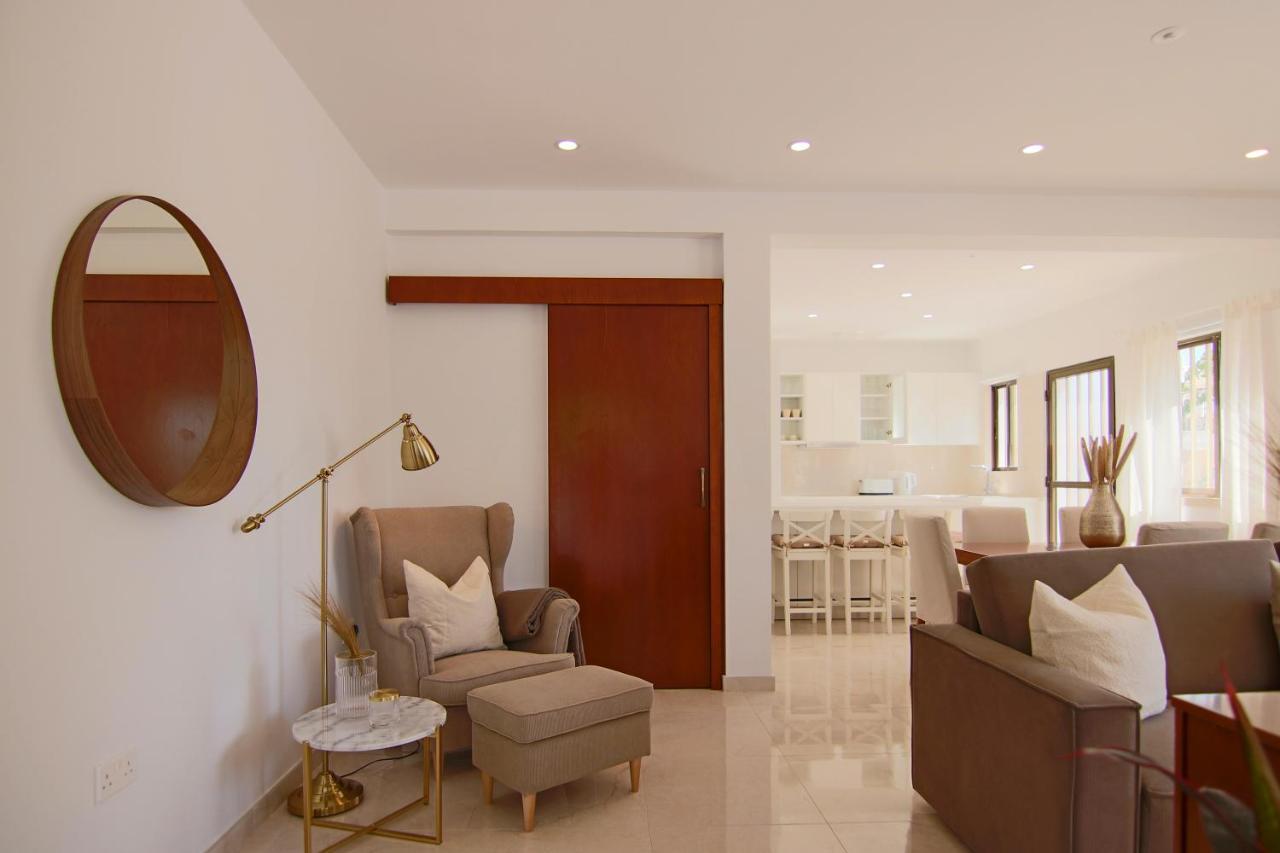 Phaedrus Living: City View Luxury Flat Androcleous Paphos Bagian luar foto