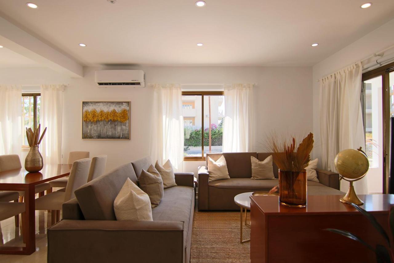 Phaedrus Living: City View Luxury Flat Androcleous Paphos Bagian luar foto