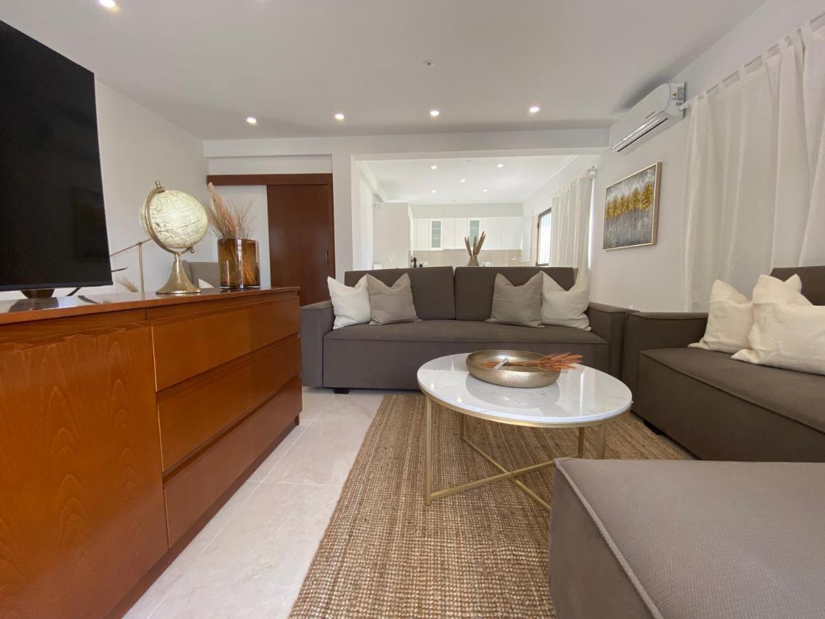 Phaedrus Living: City View Luxury Flat Androcleous Paphos Bagian luar foto