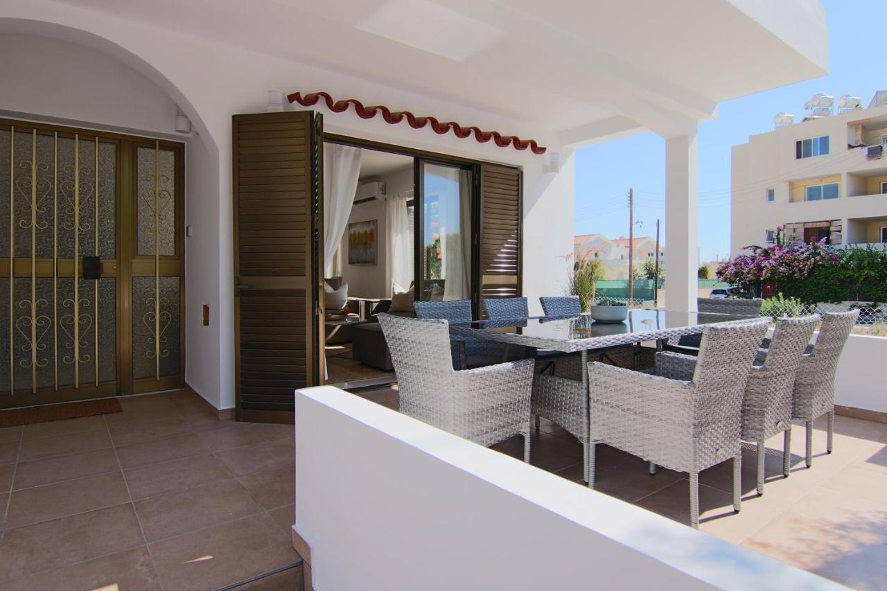 Phaedrus Living: City View Luxury Flat Androcleous Paphos Bagian luar foto