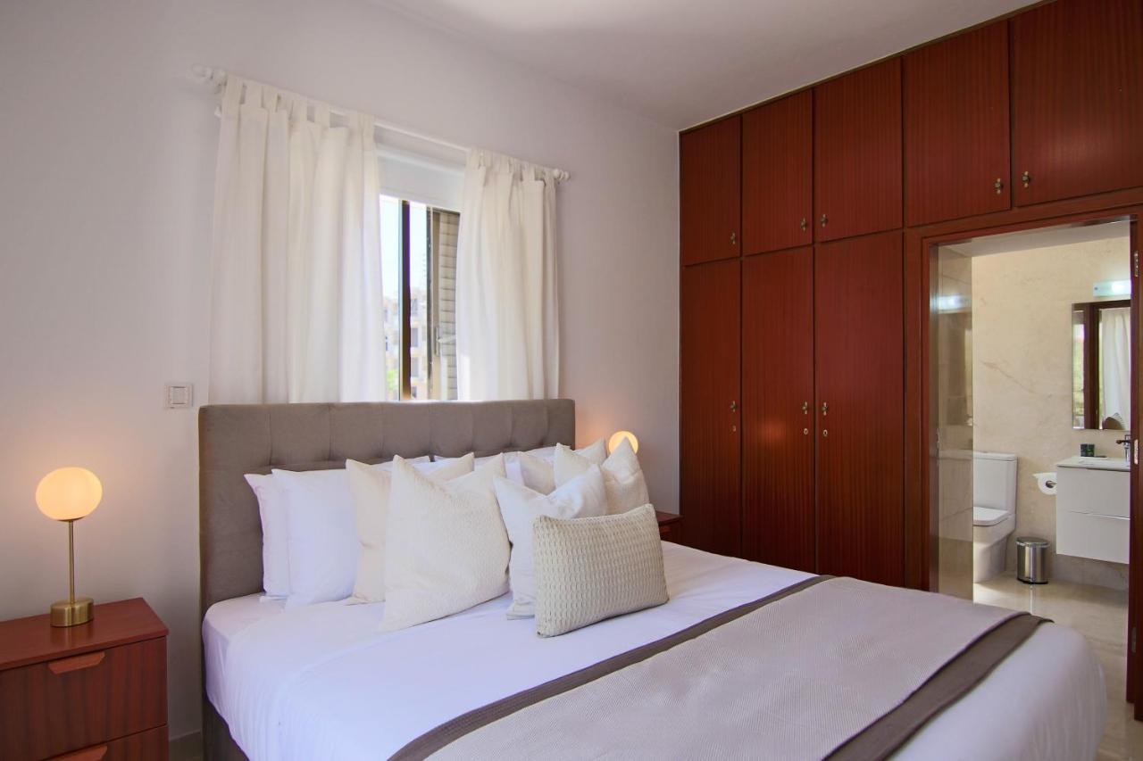 Phaedrus Living: City View Luxury Flat Androcleous Paphos Bagian luar foto