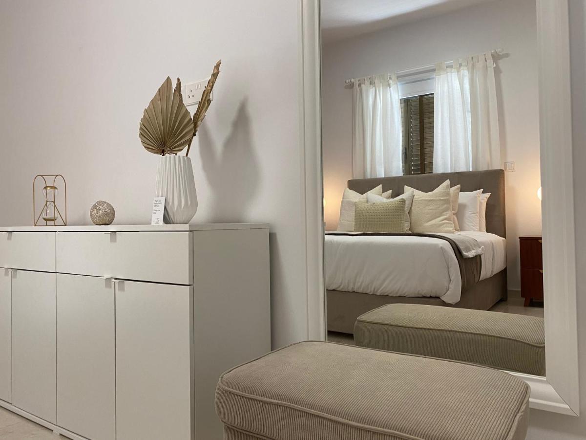 Phaedrus Living: City View Luxury Flat Androcleous Paphos Bagian luar foto