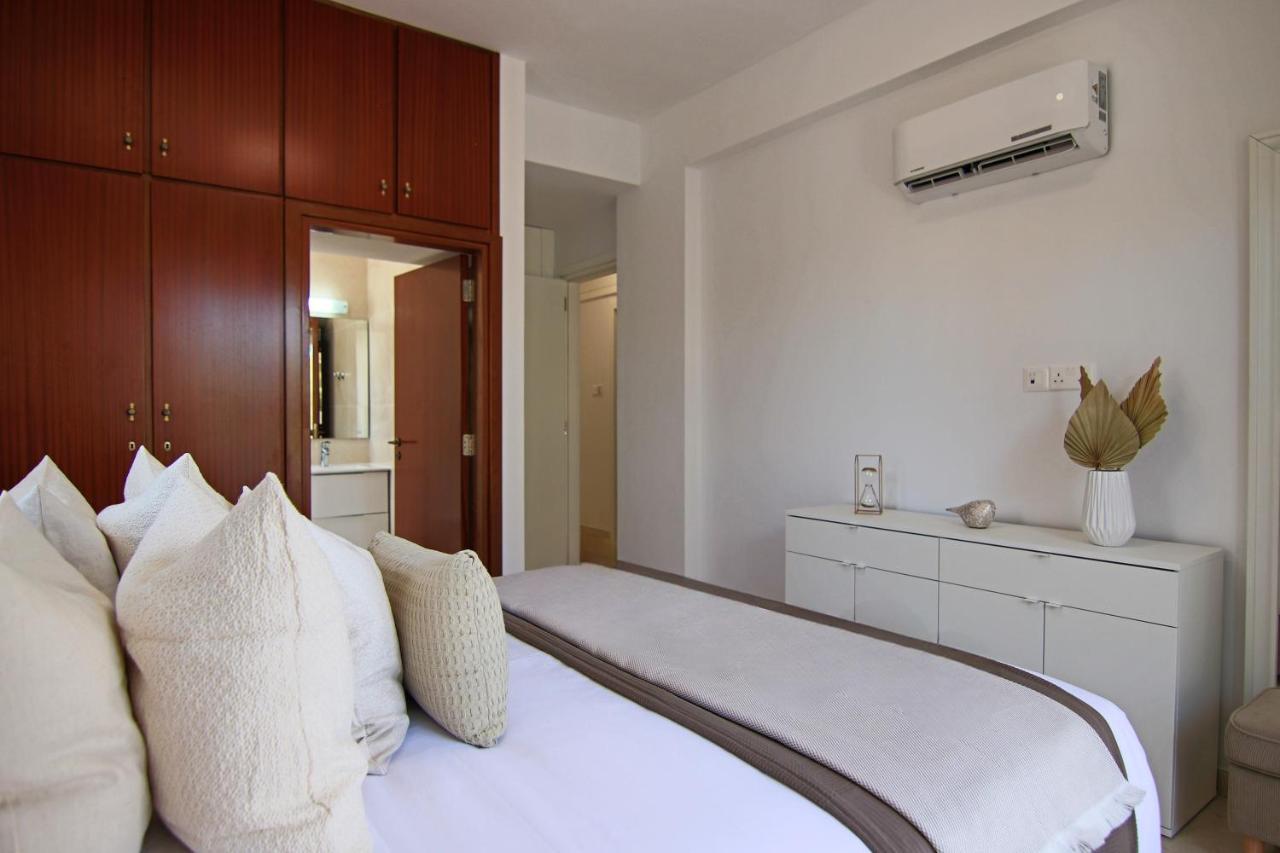 Phaedrus Living: City View Luxury Flat Androcleous Paphos Bagian luar foto